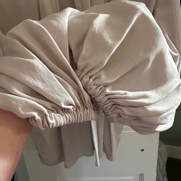 Zara light gray deep v detail top size L, NWT - Picture 9 of 9